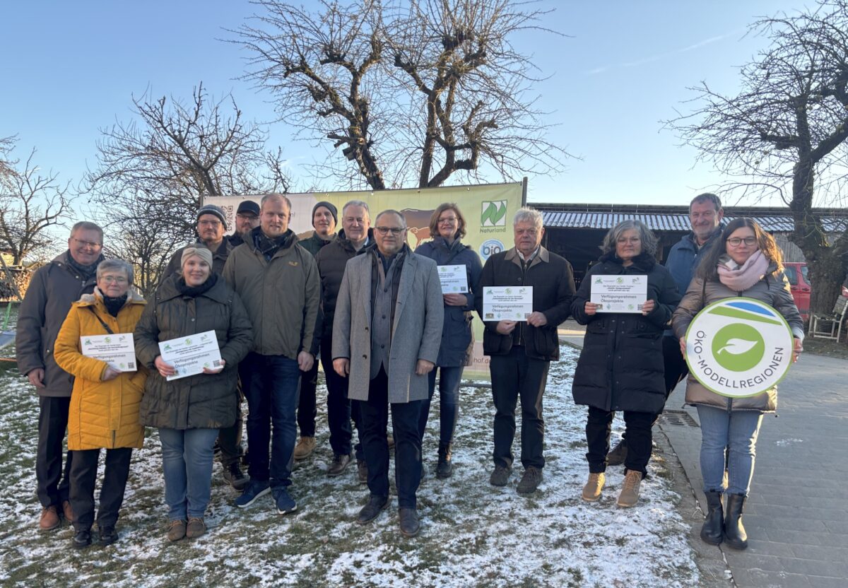 Bio-Betriebe bekommen Förder-Schilder von der Öko-Modellregion