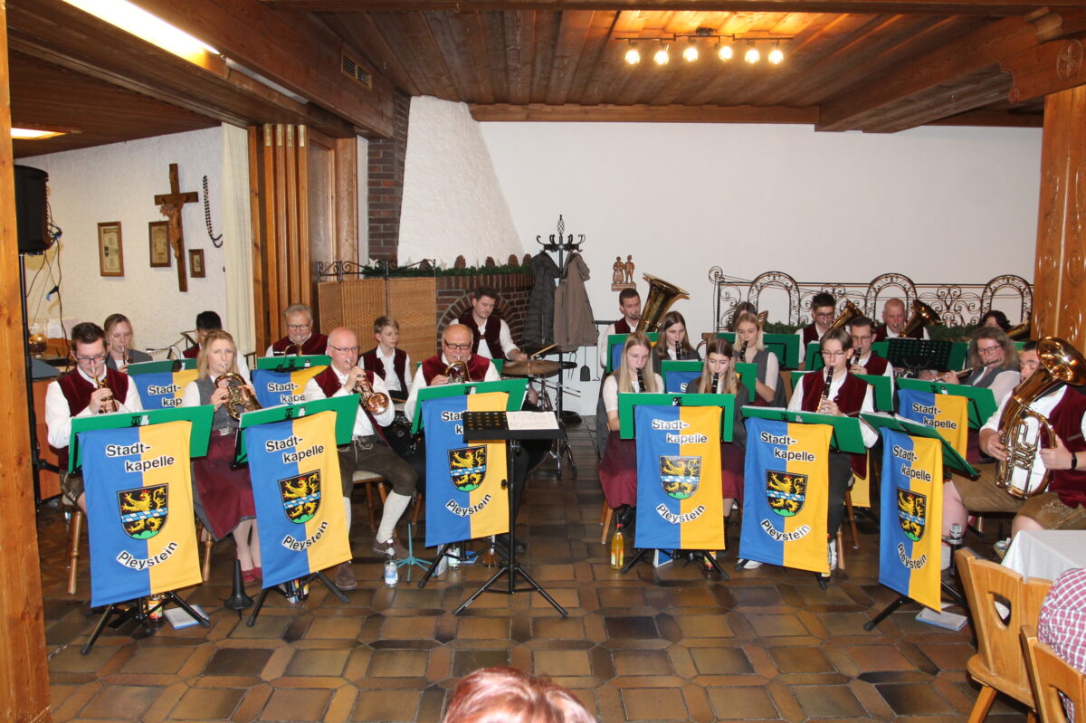 Pleysteiner Stadtkapelle begeistert mit Neujahrskonzert