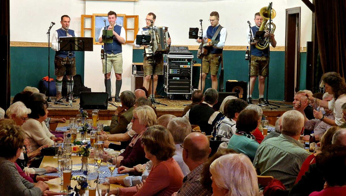 "Power Hoch 5" in Weiden: Ausverkauftes Haus bei Oberkrainer-Abend