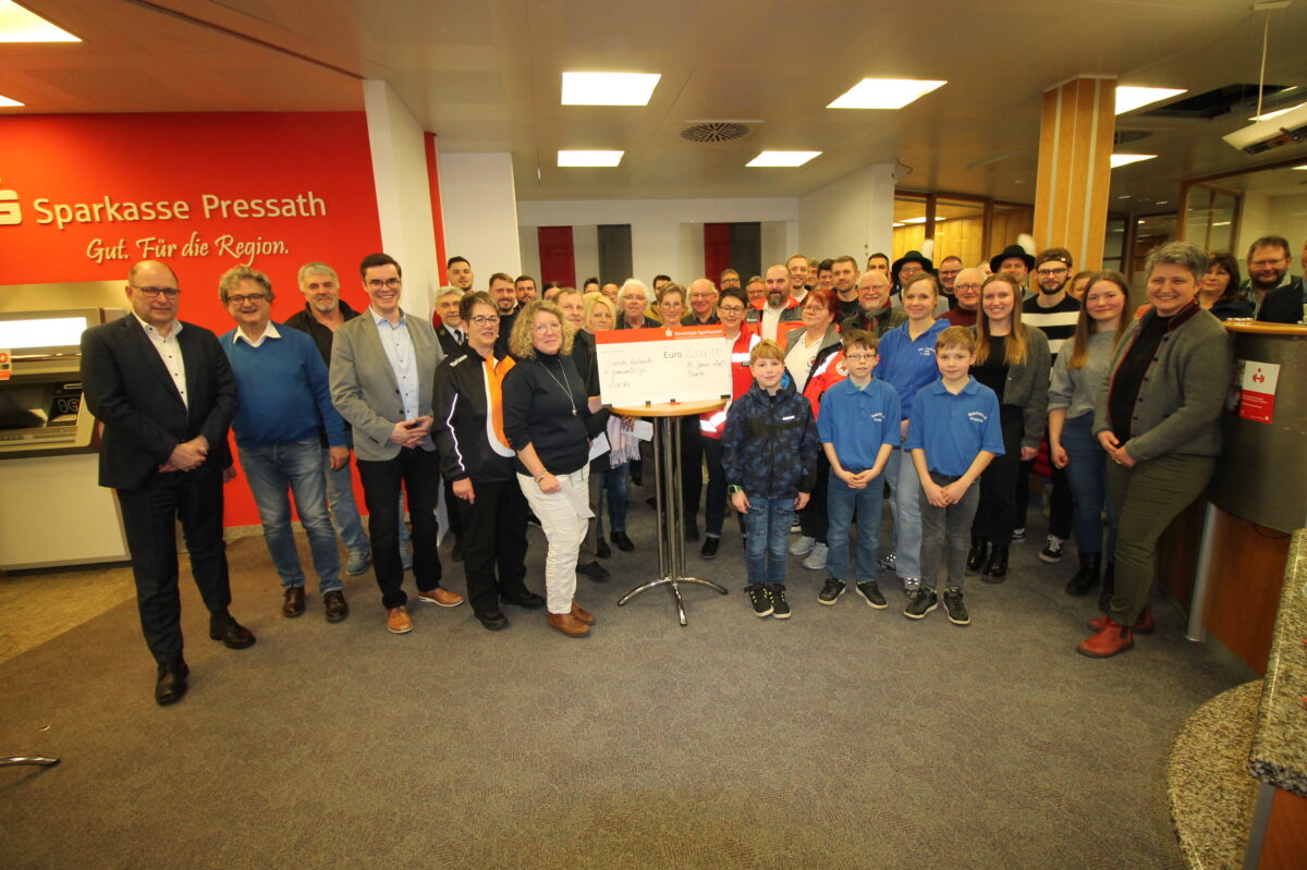 Sparkasse stärkt lokale Ehrenämter mit Spenden