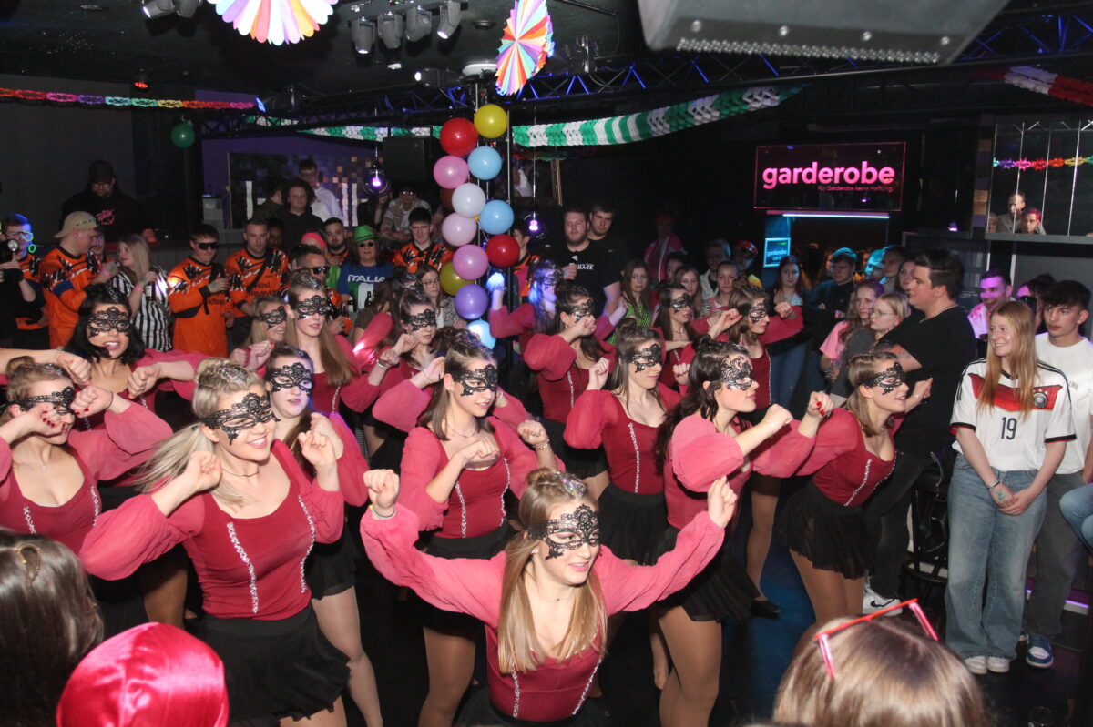 Sportlerdisco übertrifft Erwartungen mit Prinzengarde-Show