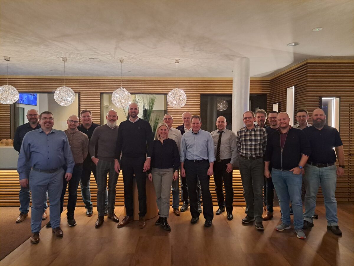 System Logistics ehrt Mitarbeiter für langjährige Treue