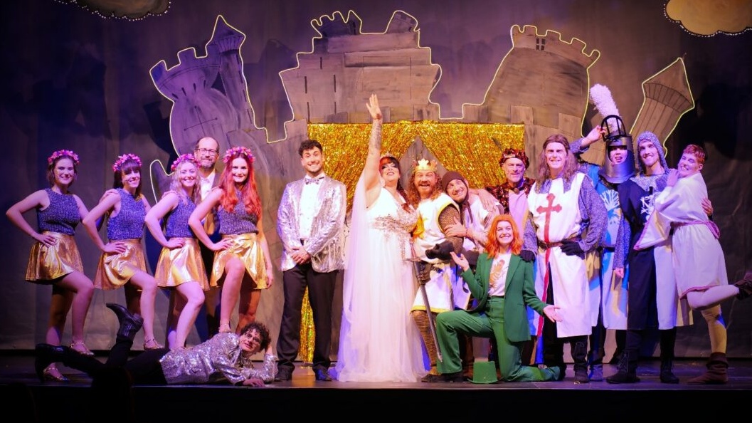 "Spamalot" auf Tour: OVIGO Theater erobert Ostbayern