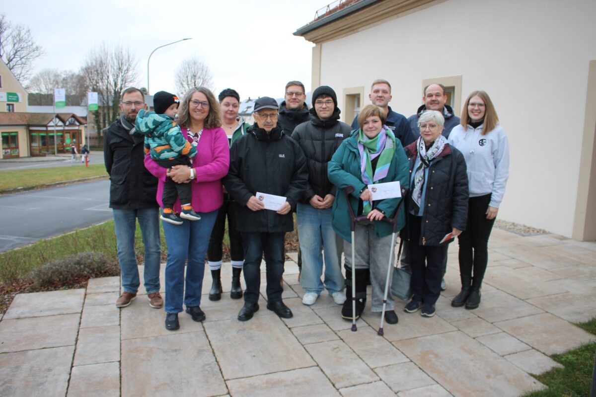 "Adventszauber": hohe Spende für gute Zwecke