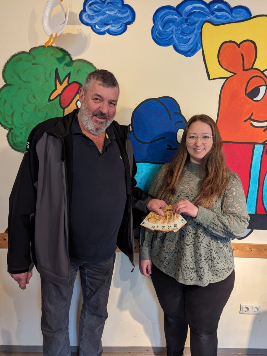 Christbaumaktion unterstützt zwei Eltern-Kind-Gruppen in Kirchenthumbach