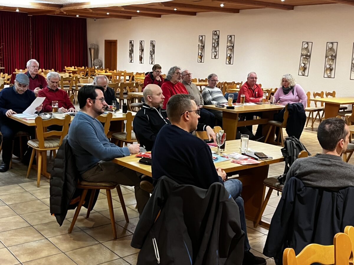 DGB fordert mehr soziale Sicherheit und Investitionen