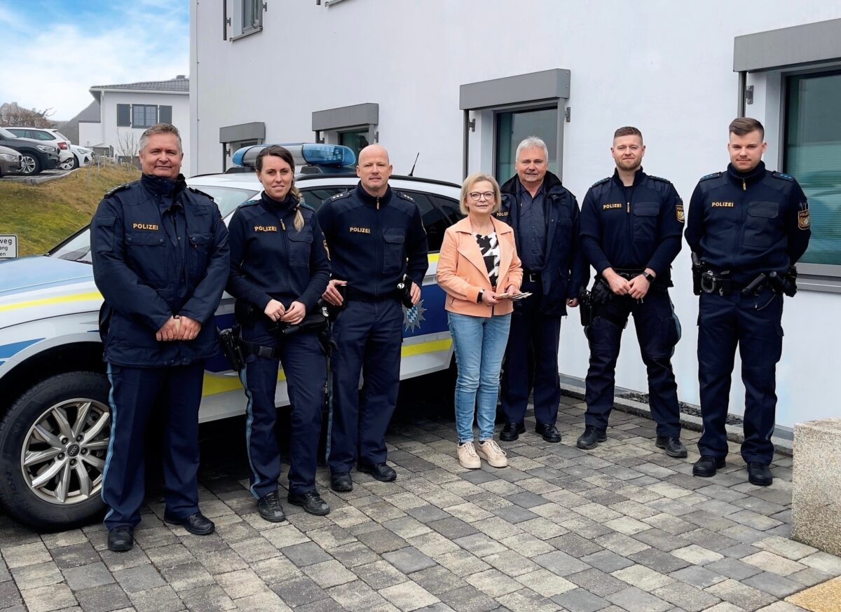 Eschenbacher Polizei unterstützt Kinderkrebshilfe mit 400 Euro