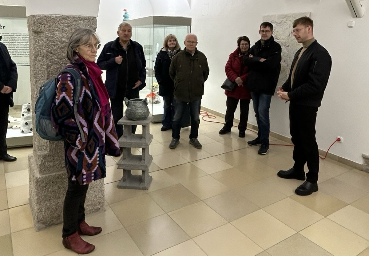 Grüne besuchen modernisiertes Keramikmuseum in Weiden