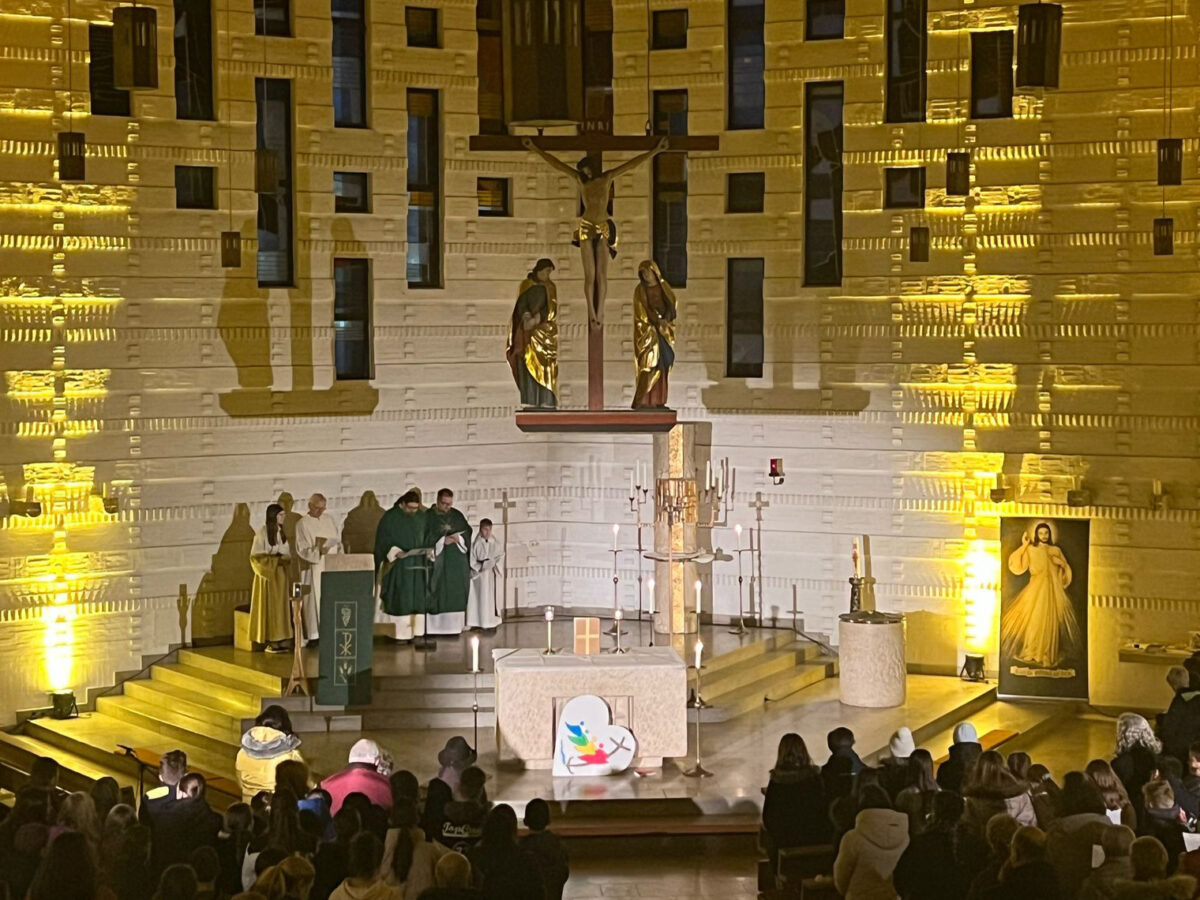 Über 100 Jugendliche beim Aktionstag „Mit Herz und Hand – Gemeinsam im Glauben“