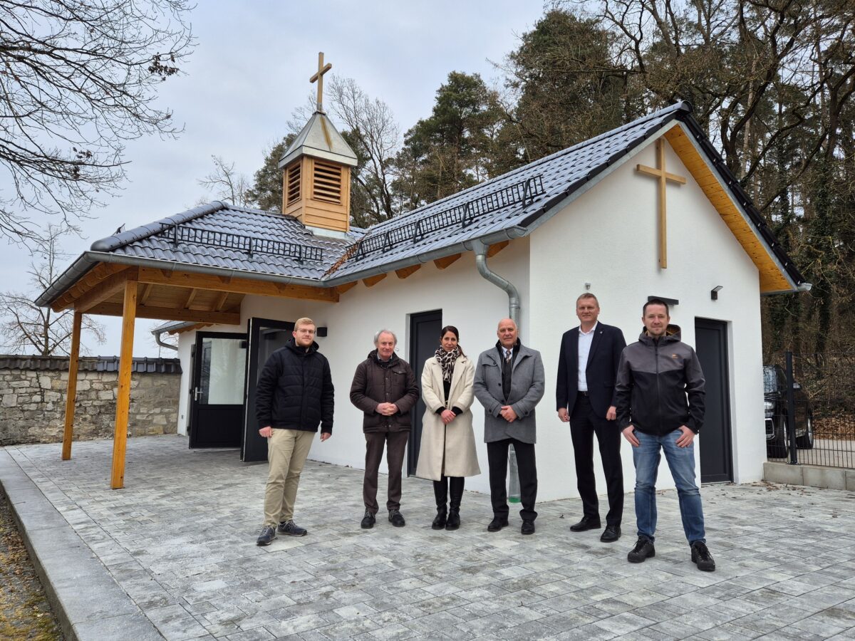 Neues Leichenhaus in Pirkensee eingeweiht