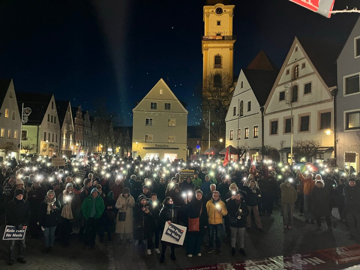 Demo vor dem Alten Rathaus: Eindringliche  Warnung vor Rechtsruck