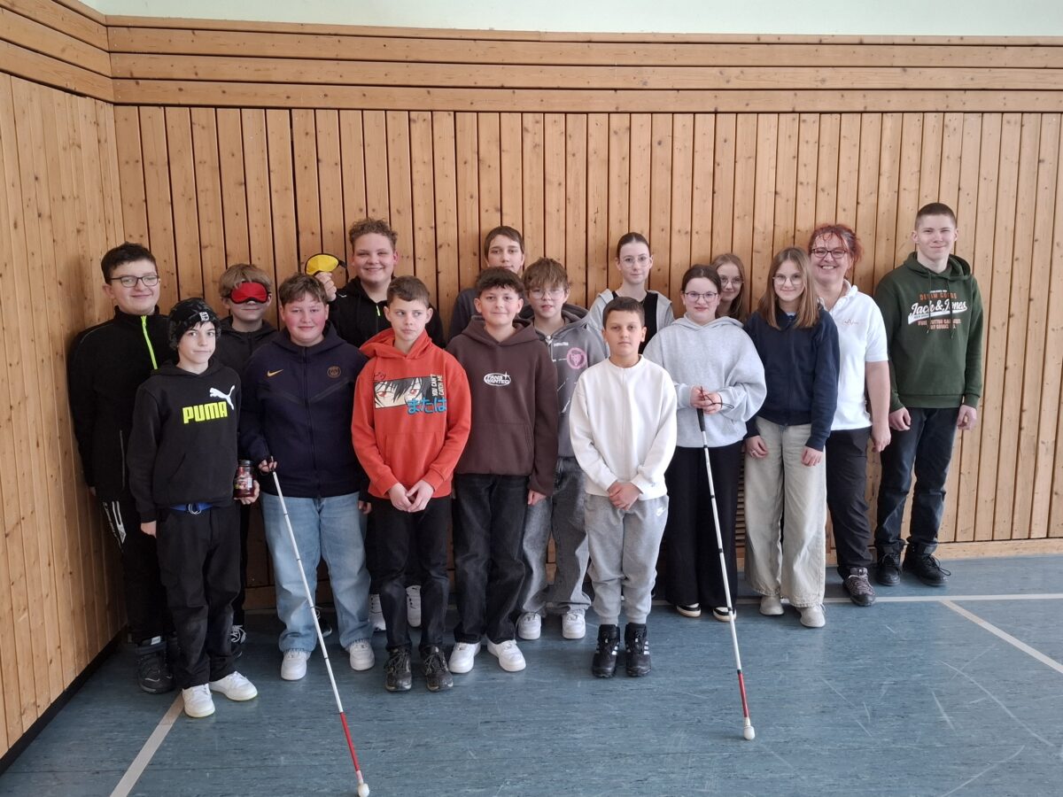 Schüler erfahren Leben mit Blindheit hautnah