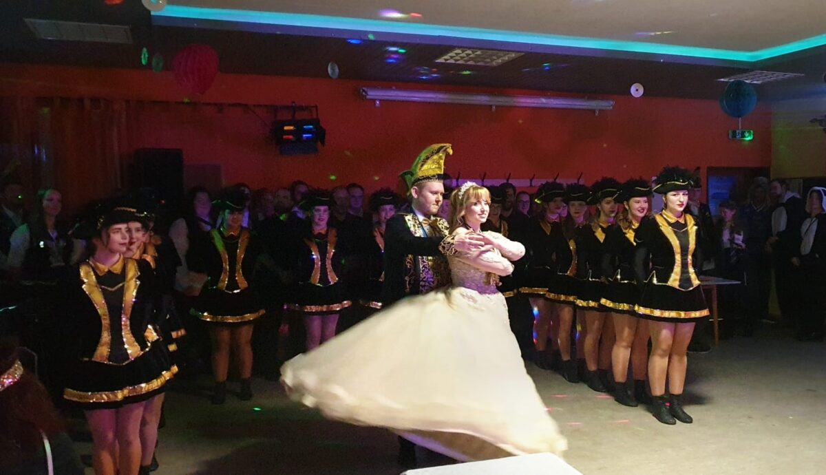 Schwarzenbacher Faschingsball feiert die 68er Jahre