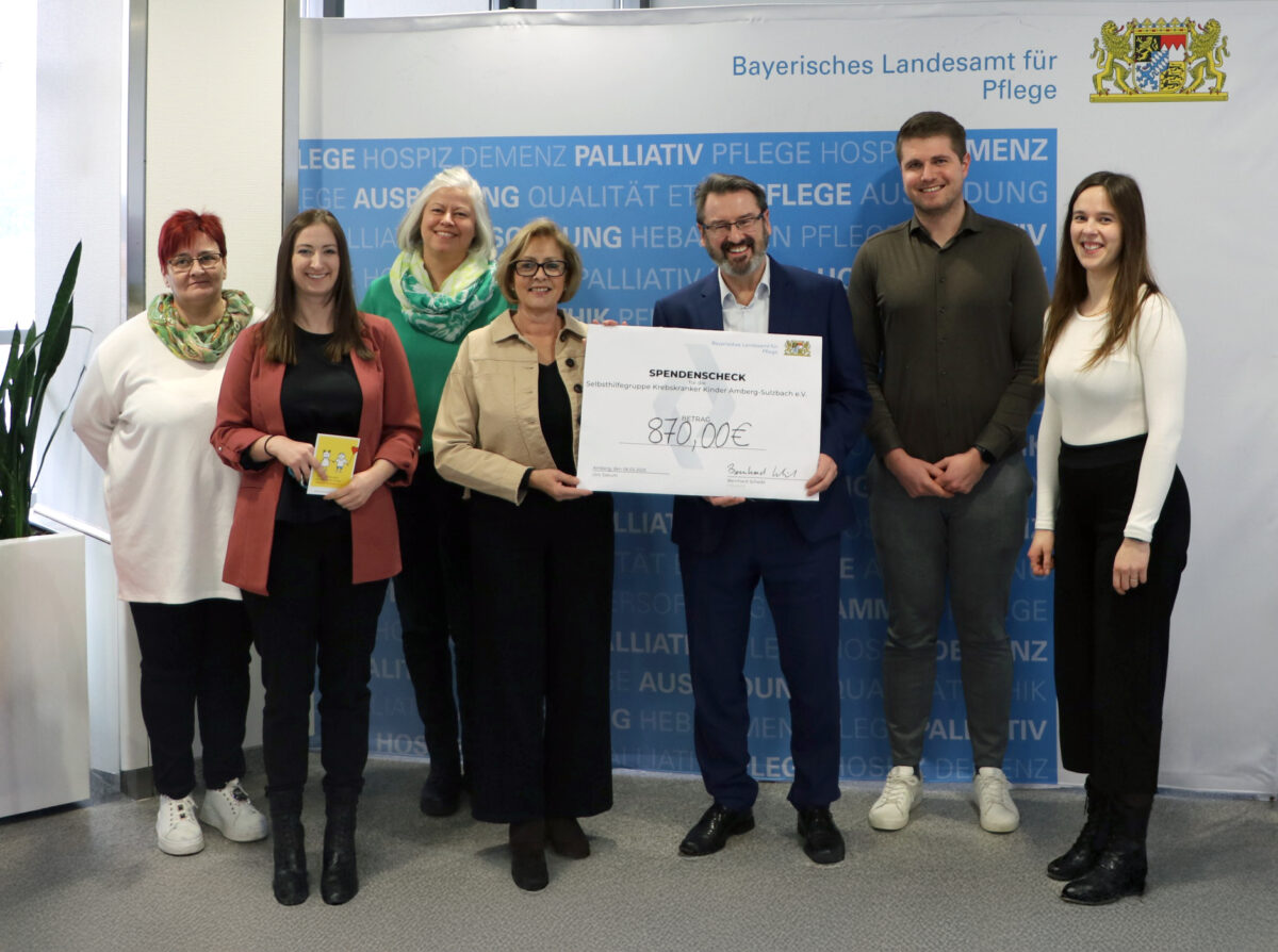870 Euro Spende für krebskranke Kinder aus Weihnachtsfeier
