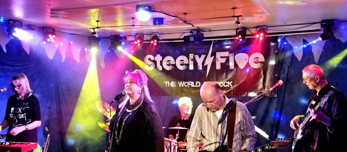 „Steely Five“ rocken die „Live Stage“