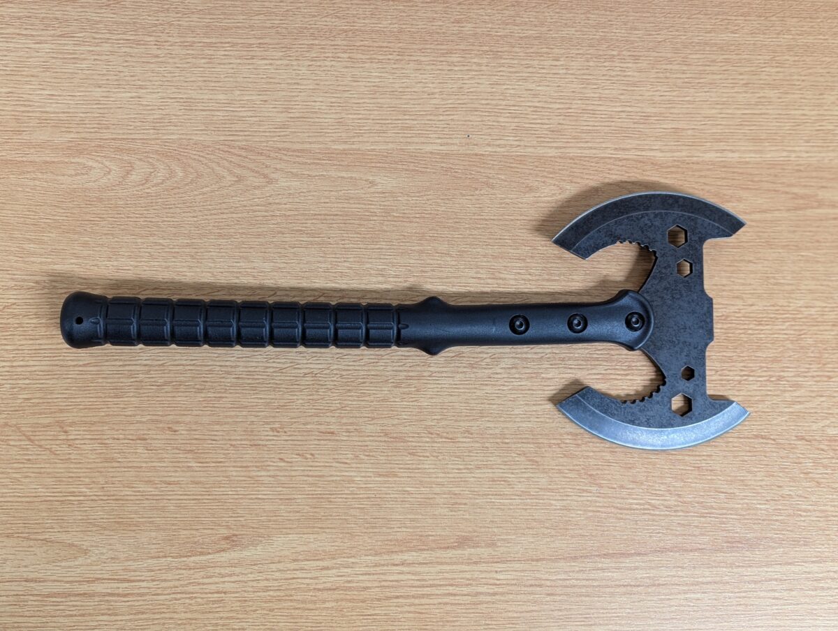 Taktische Axt bei Grenzkontrolle in Waldsassen beschlagnahmt