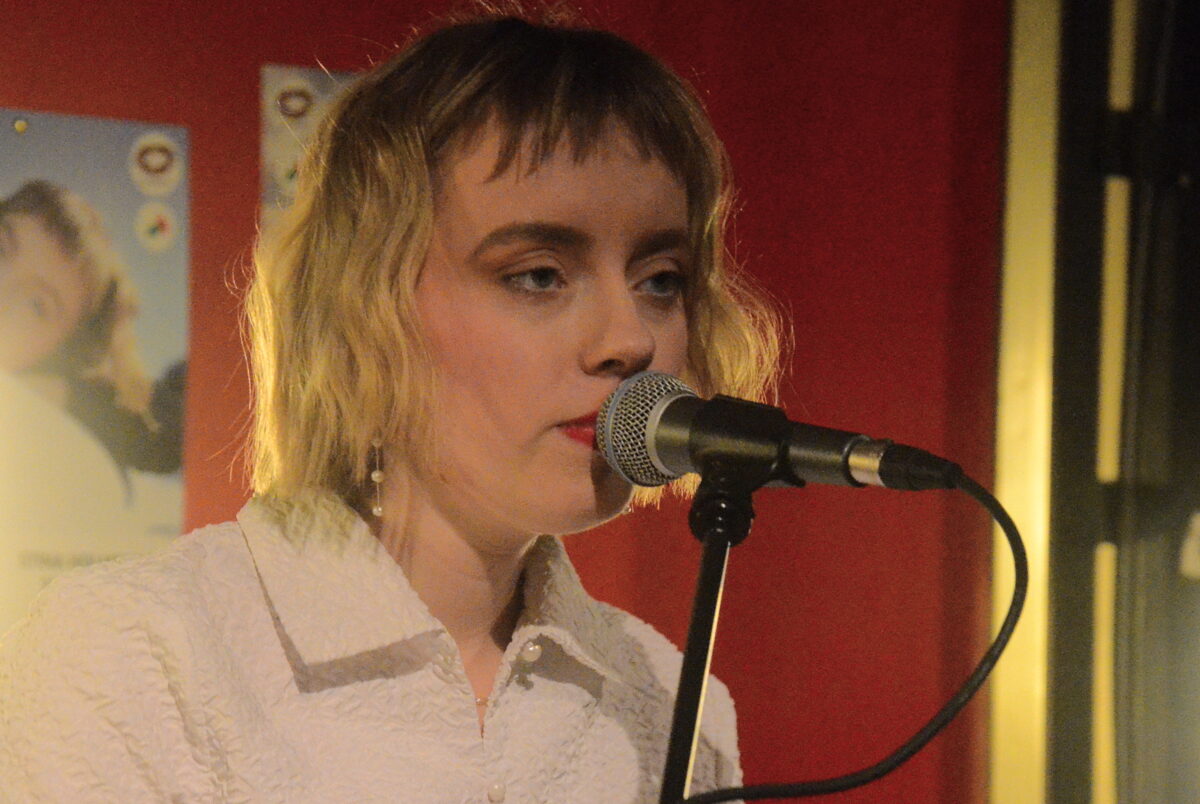 Stina Holmquist auf der "Klein &amp;amp; Kunst"-Bühne