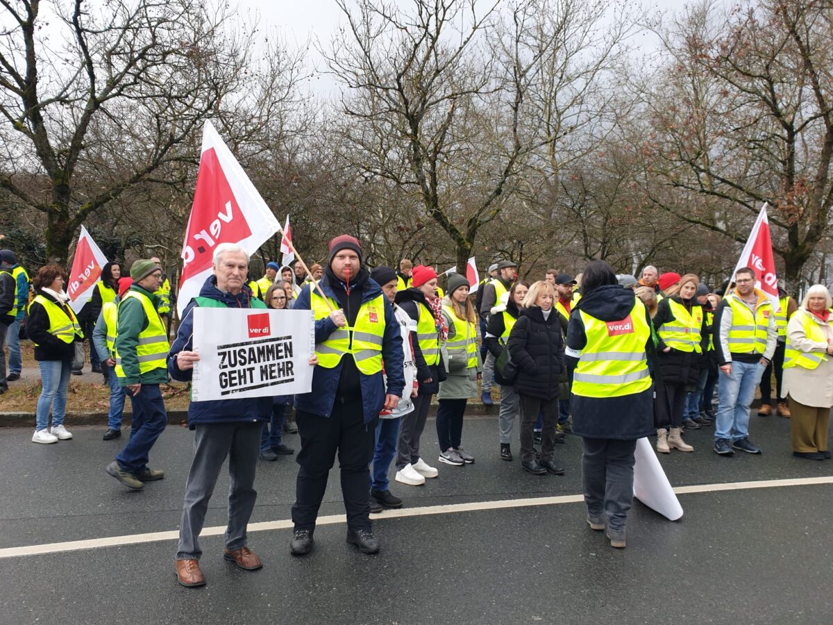 Ver.di Senioren zeigen Solidarität im Streik
