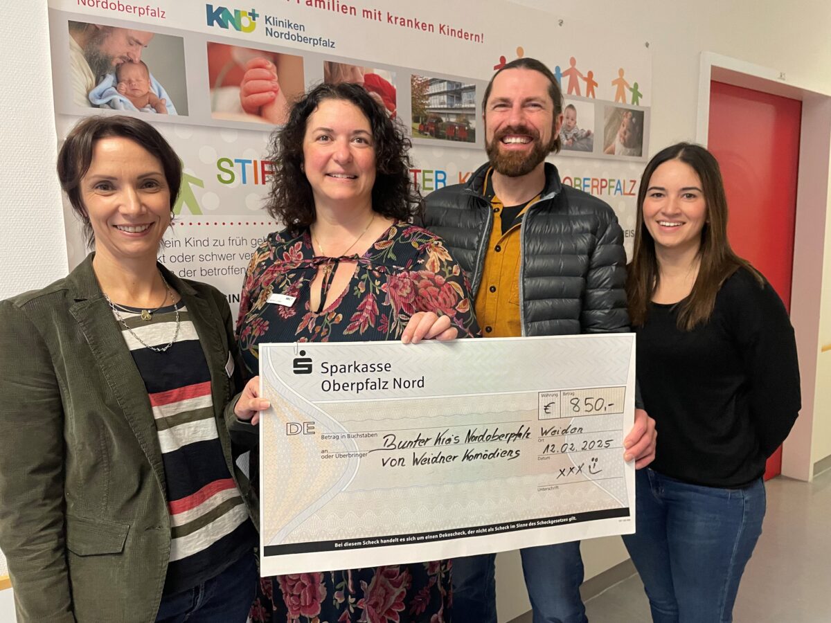 "Weidner Komödiens" spenden 850 Euro an Bunten Kreis