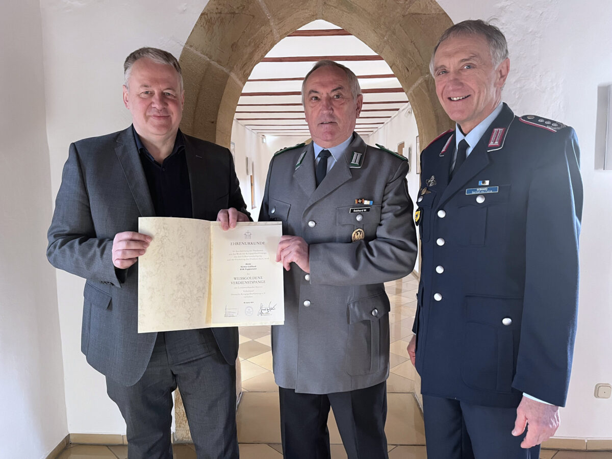 Weiße Verdienstspange für Oberstleutnant Gebhard