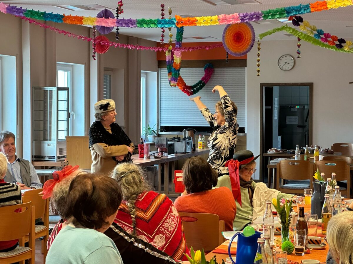 Froher Seniorenfasching beim Goldenen Oktober