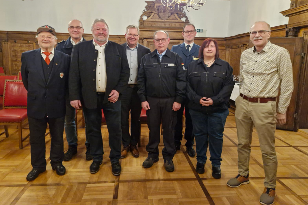 Amberg ehrt BRK- und THW-Mitglieder für langjährigen Einsatz