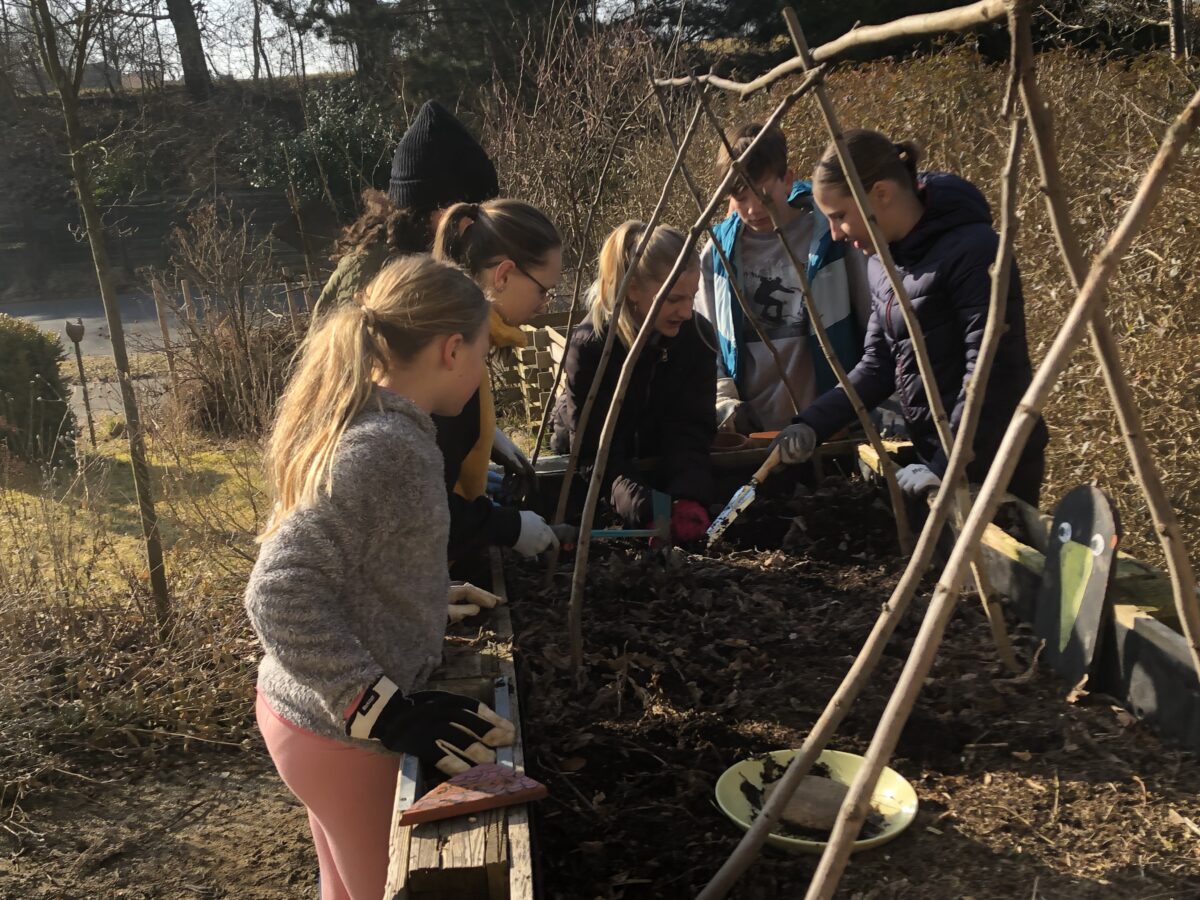 Bahnhofskrähen Floß starten ins Gartenjahr 2025