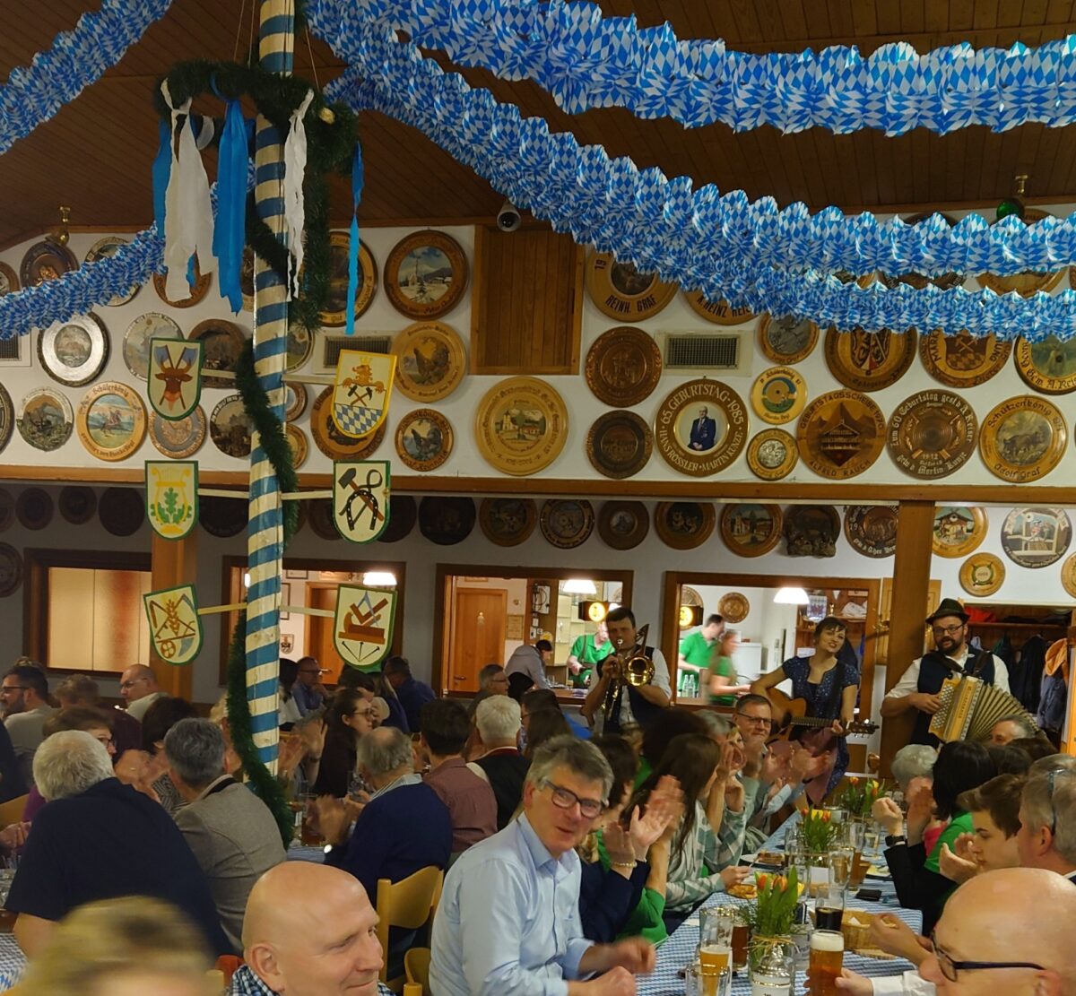 Bockbierfest in Seugast feiert bayrische Gemütlichkeit