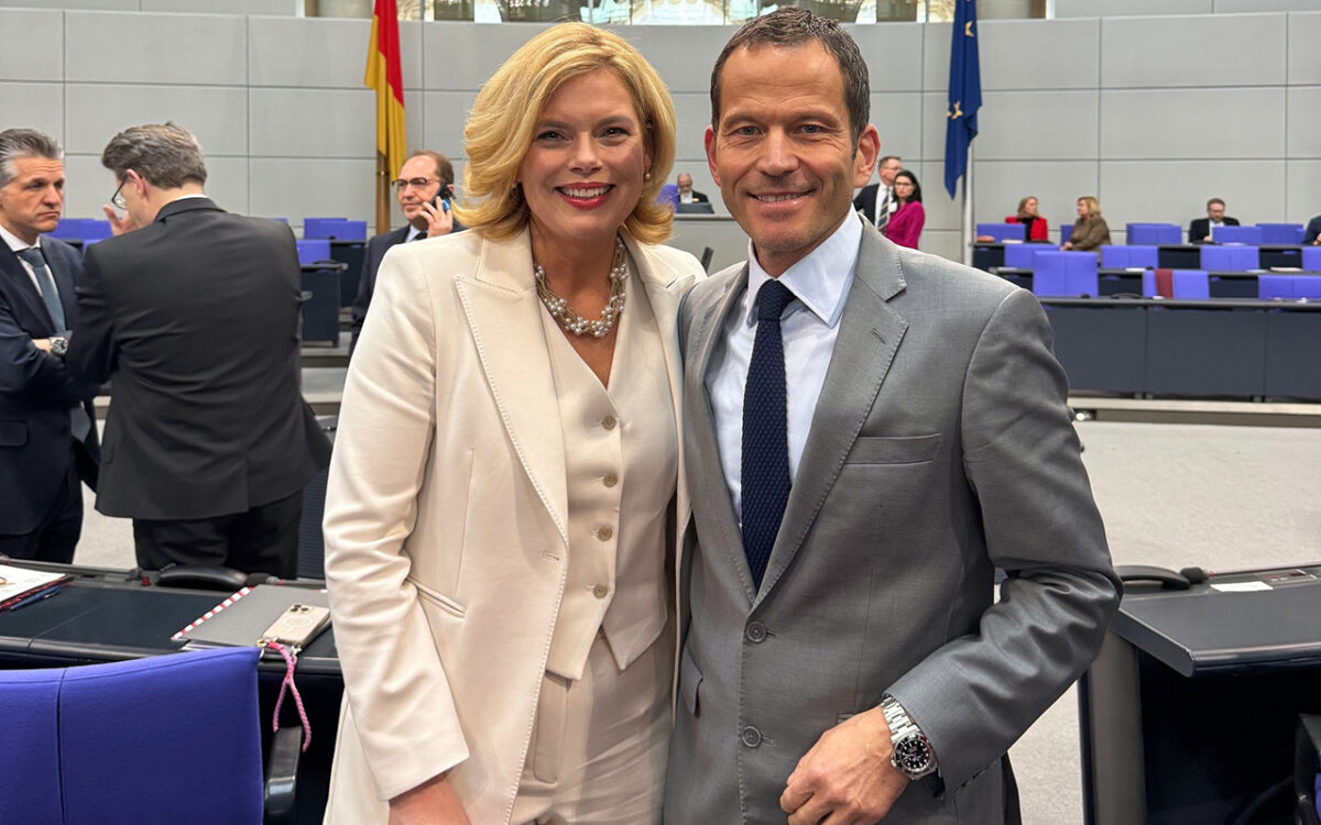 Selfie mit der Bundestagspräsidentin: Rupprecht und Wagner bei der konstituierenden Sitzung