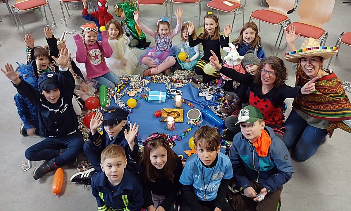 Bunte Faschingsfreude in Schirmitzer Kinderkirche