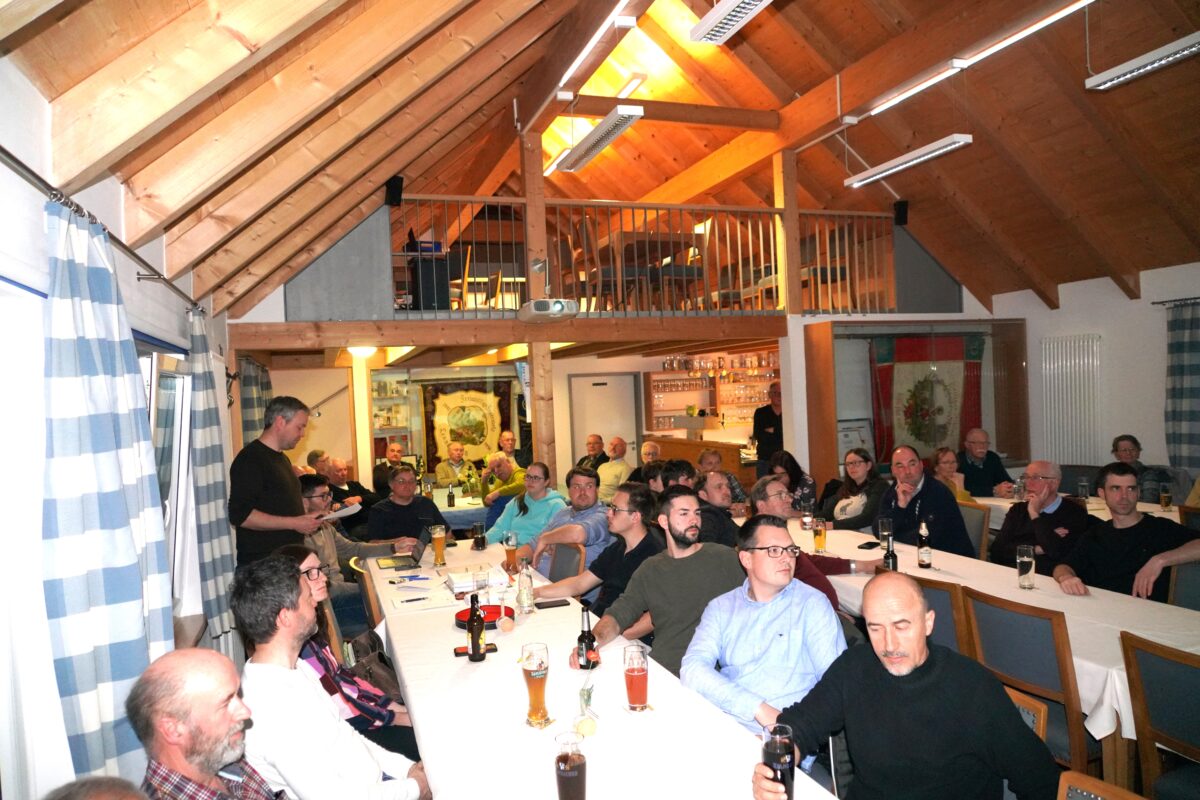 Neuwahlen, Klärteich-Sanierung und Glasfaser: Viel Bewegung in der Dorfgemeinschaft Albersrieth e. V.