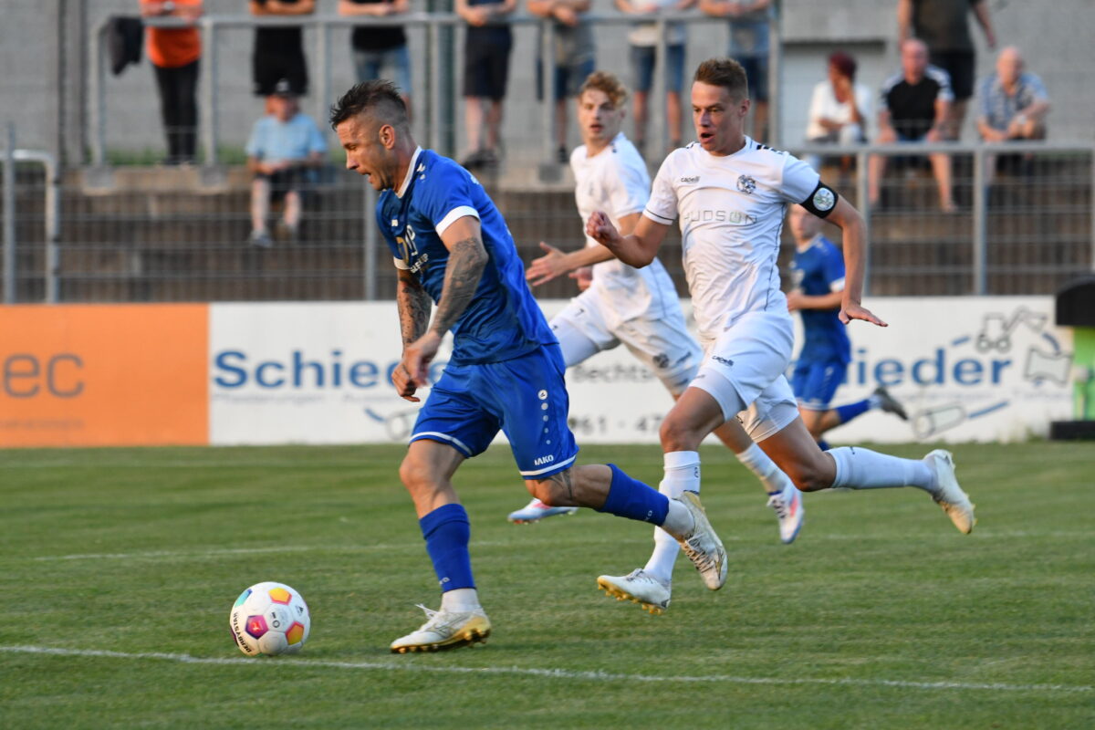Klasse Spiel in der Fußballregion erwartet