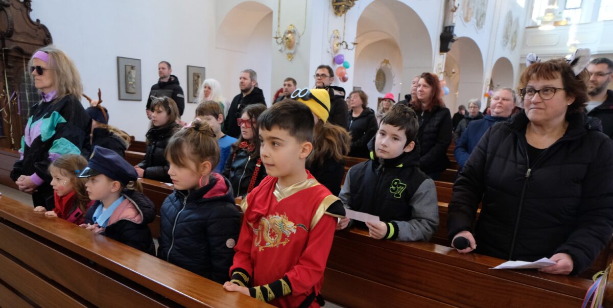 Fasching trifft Glaube in Flosser Kirche