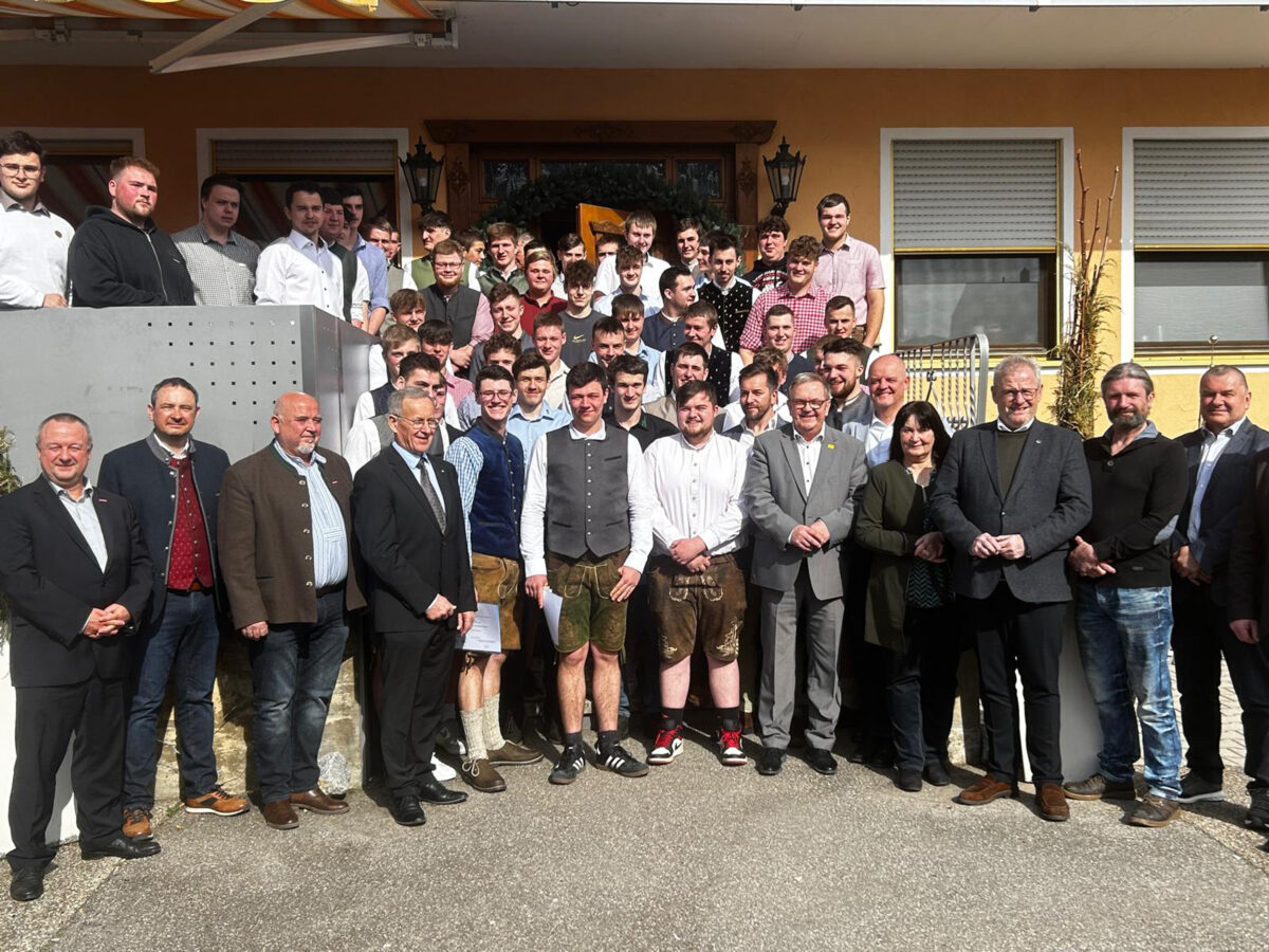 Ein besonderer Tag für neun junge Handwerker aus der Region