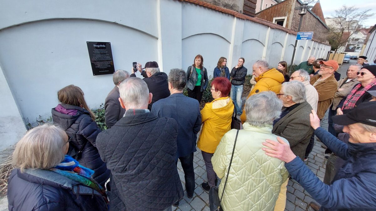 Gedichttafel in Gedenken an Franz Joachim Behnisch enthüllt
