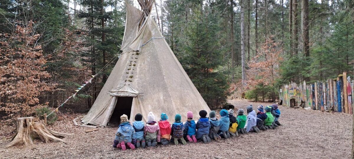 Waldkindergarten braucht Spenden für neues Tippizelt
