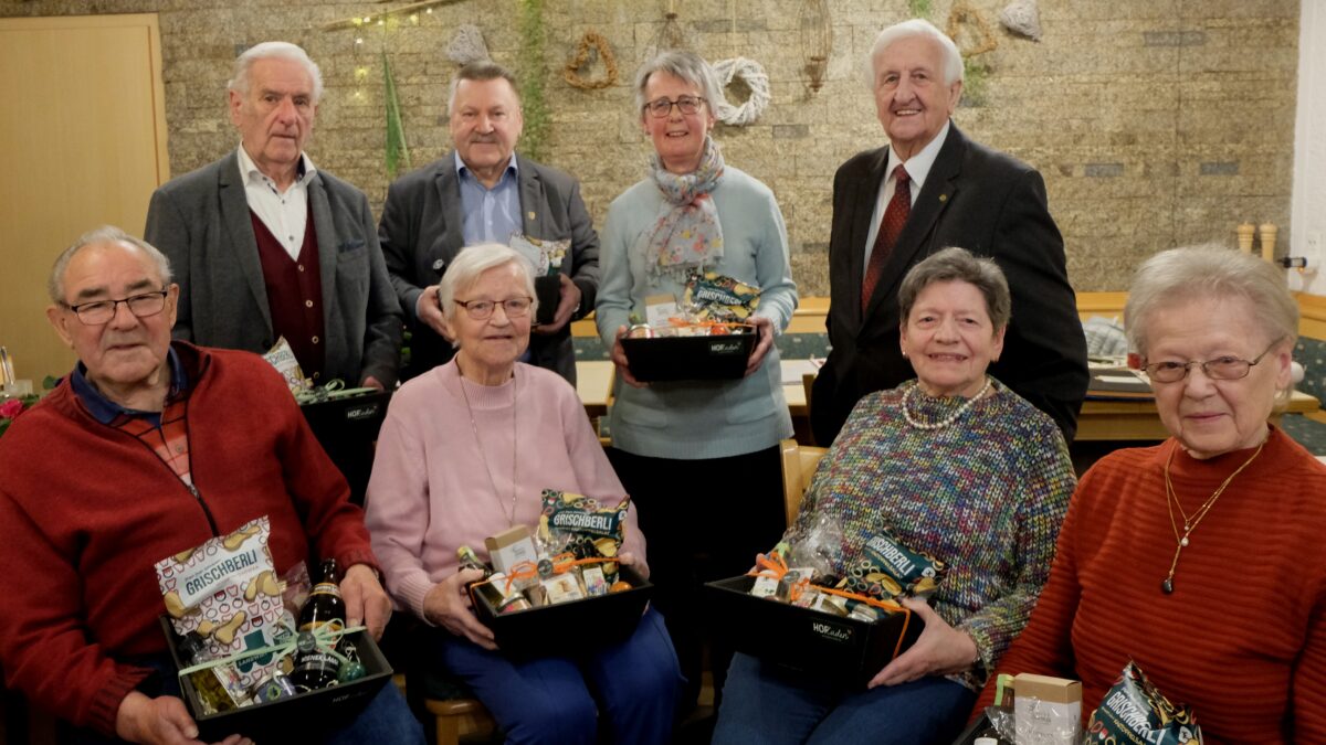 Liederkranz Floß: Verein ehrt Mitglieder und spendet Vermögen