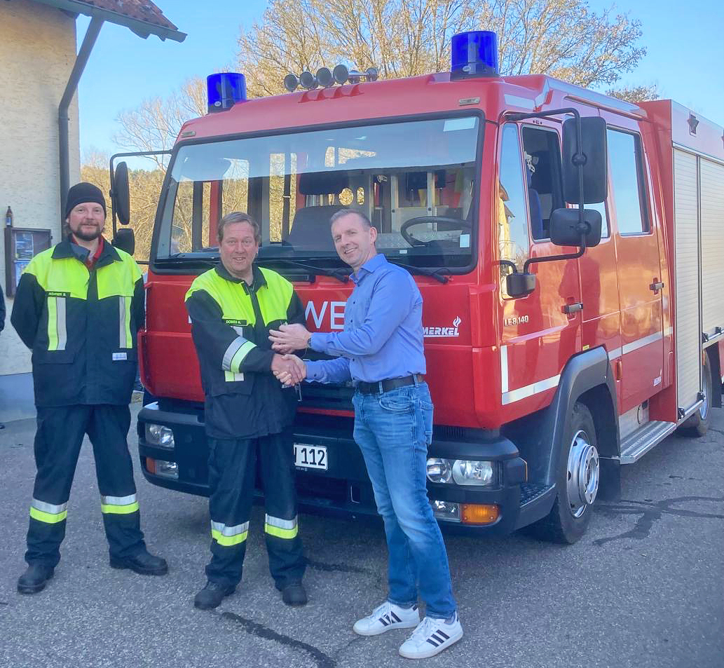 Pressemitteilung der Gemeinde Schwarzach b. Nabburg: Neues Feuerwehrauto für Schwarzach
