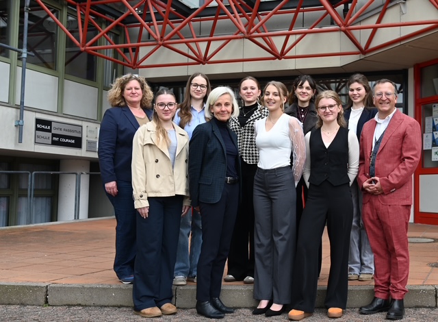 Prominente Politikexpertin begeistert am Elly-Heuss-Gymnasium Weiden