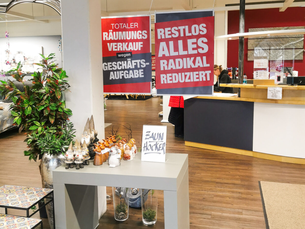 Totaler Räumungsverkauf bei Möbel Hösl   – Verkaufsoffener Sonntag am 6. April