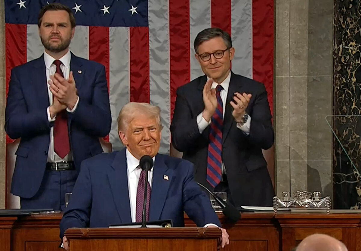 Realsatire: Danke, Trump! – America is back am geistigen Hosenboden