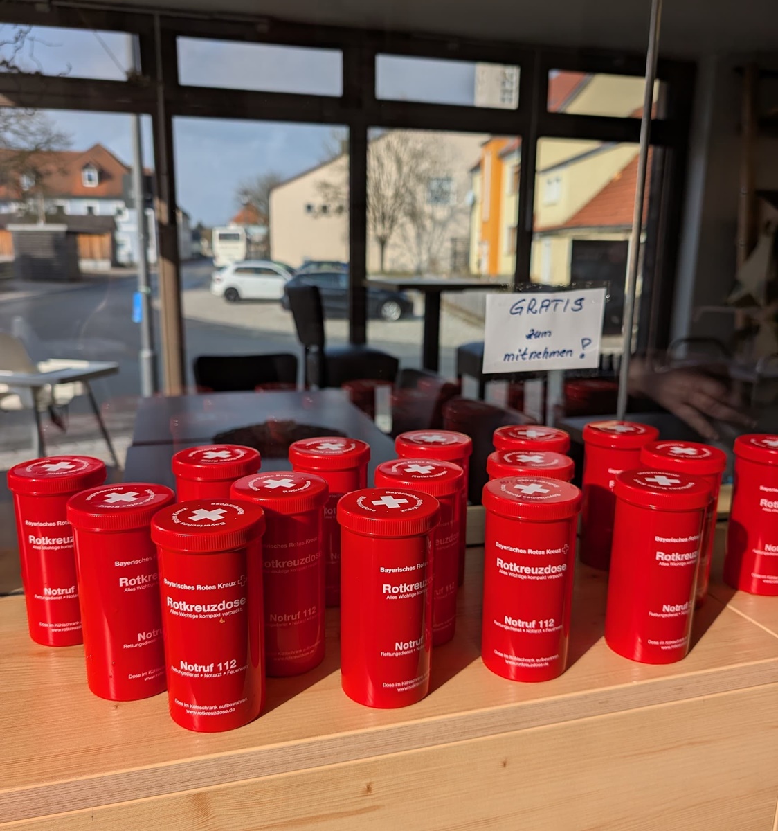 Rot-Kreuz-Dosen jetzt auch im Schwarzenbacher Dorfladen