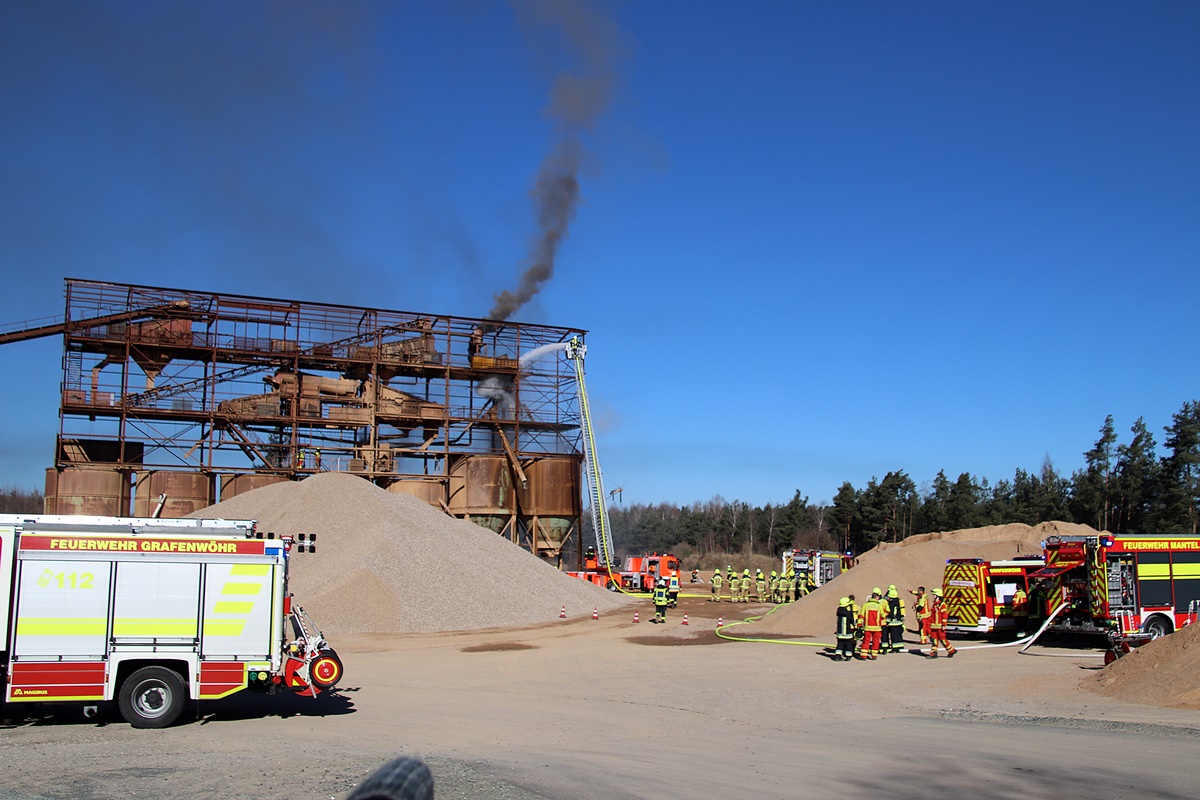 Brand in Hütten: Einsatzkräfte verhindern Schlimmeres