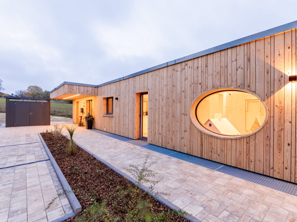 Von Karton bis Kita: Liebensteiner Kartonagenwerk schafft Kinderbetreuungsplätze für Mitarbeiter und den Landkreis