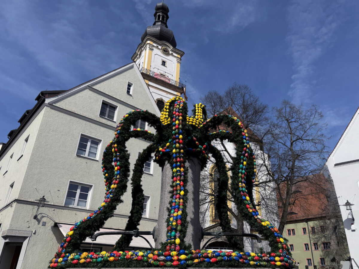 Alle Jahre wieder: Der Weidener Osterbrunnen ist eine Pracht