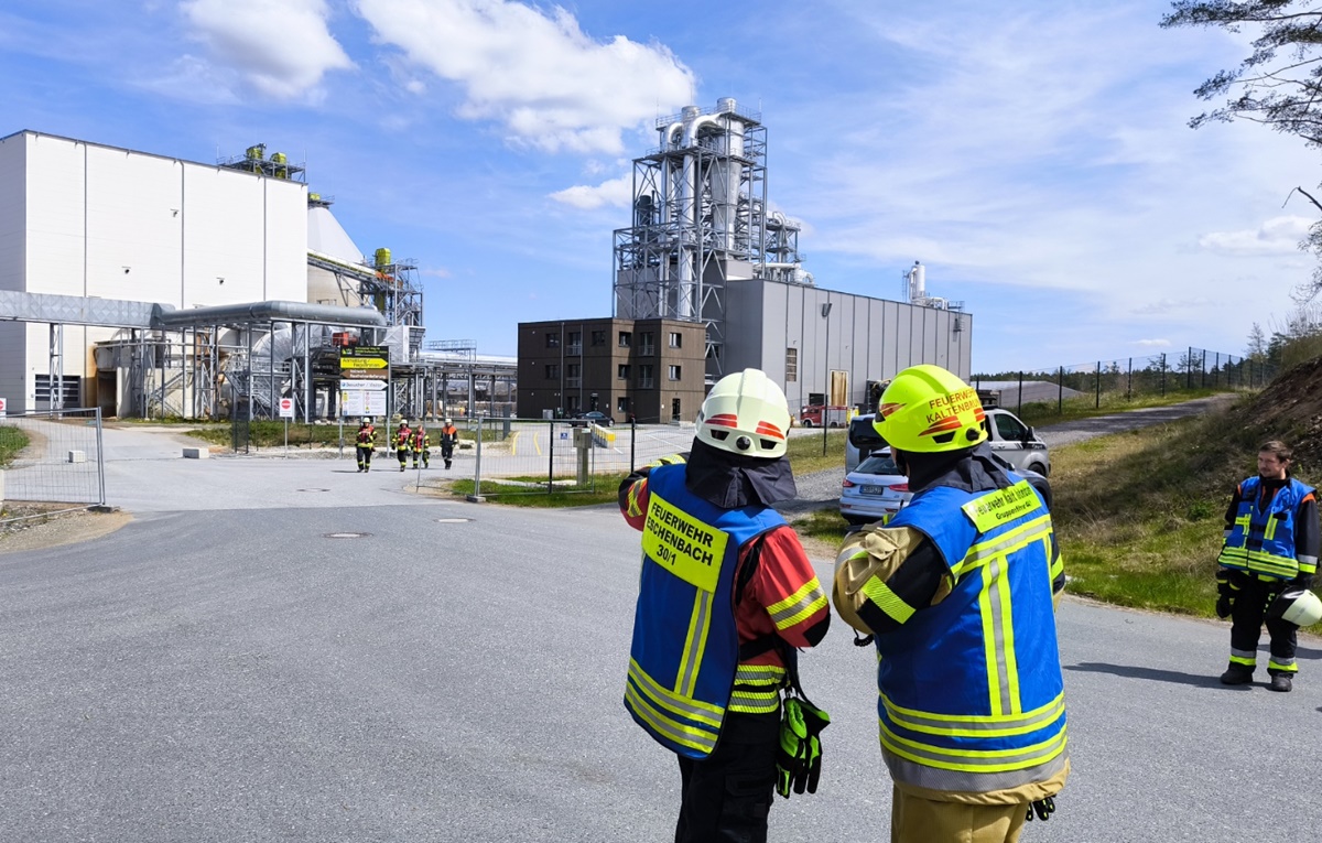 Brand im Industriegebiet Hütten – Großeinsatz der Feuerwehren