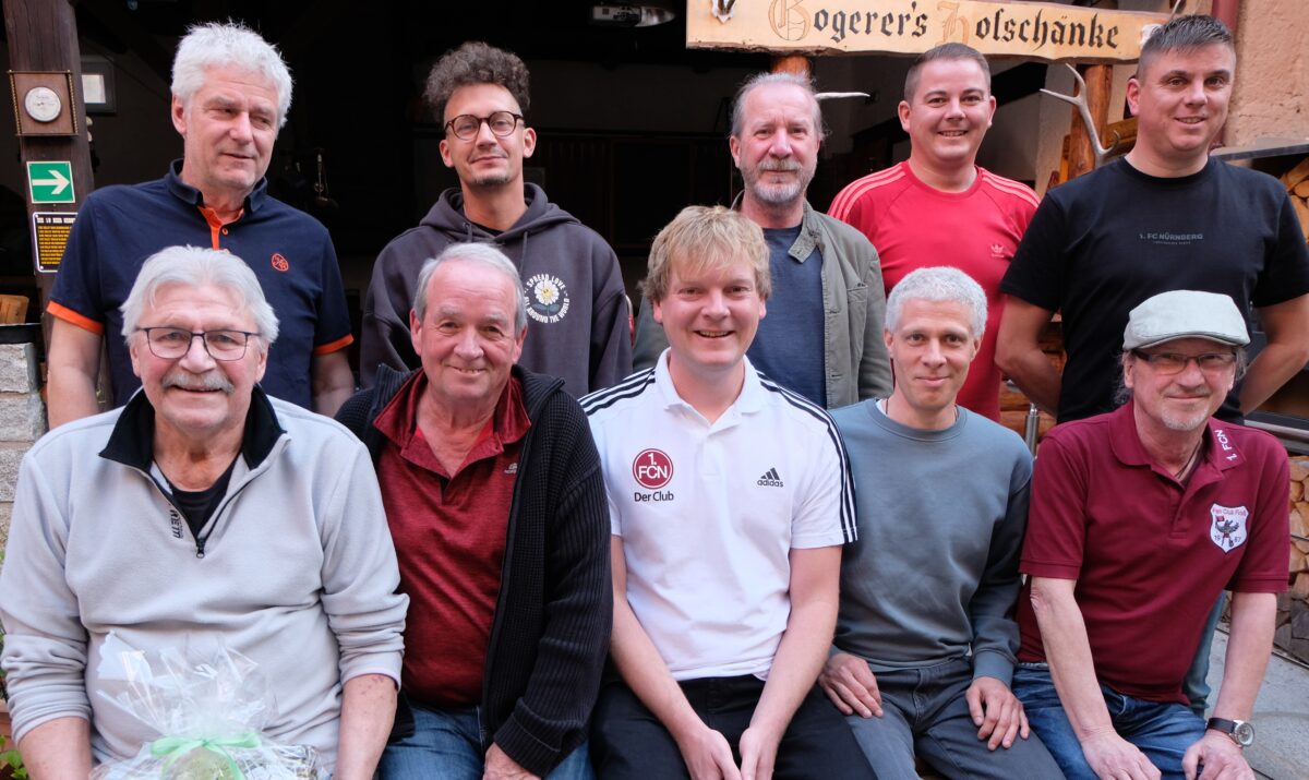 Der 1. FCN-Fanclub wiegt sich im Freudentaumel