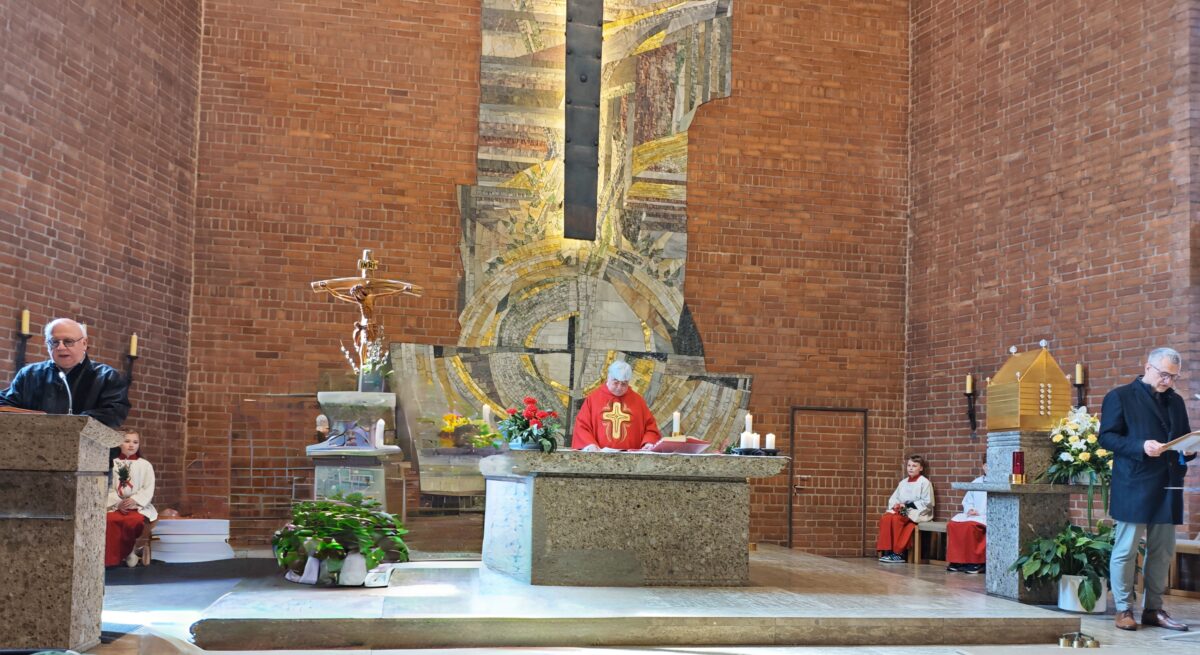 Palmsonntag in Weiden: Gemeinschaft feiert mit Prozession