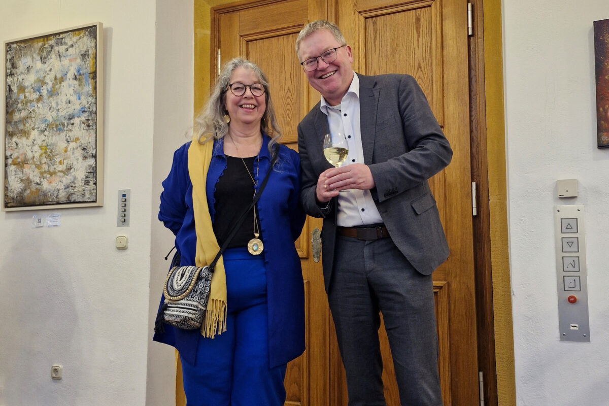 Annette Guts farbenfrohe Welt jetzt in Amberg zu sehen