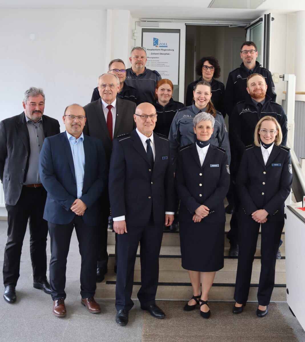 Zollamt Oberpfalz feiert Eröffnung mit Rückkehr des Bürgermeisters